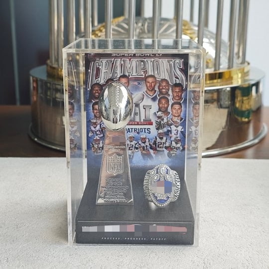 2015 New England Pat Sup Bo XLIX Championship Replica Trophy+ Ring with Display Case Trendy Accessory Durable Collectible Championship Gift For Christmas Halloween Gifts.