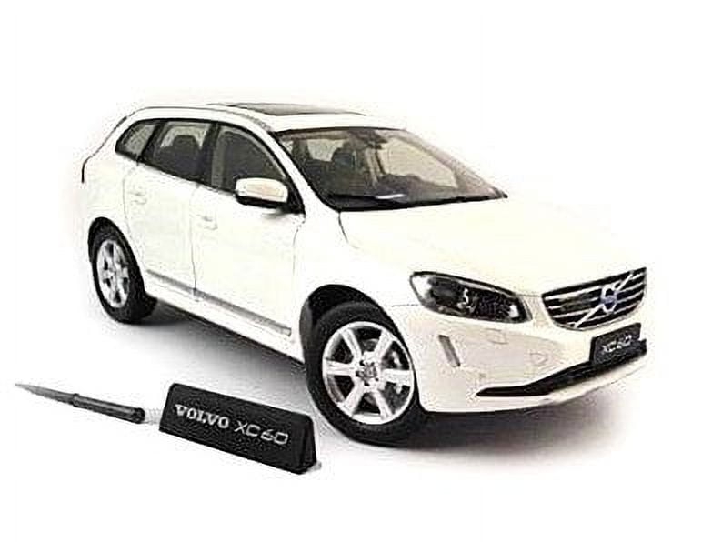 2015-Volvo-XC60-Crystal-White-