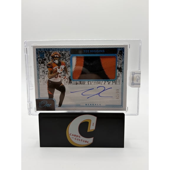 2021 Panini One Tee Higgins #10 /99 Patch Cincinnati Bengals NFL Autographed Football Trading Card