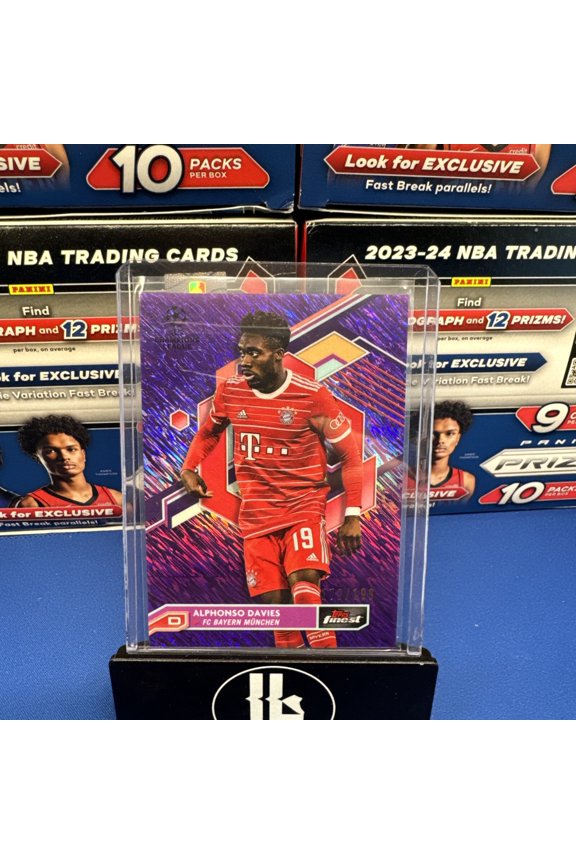 2022-23 Topps Finest UEFA Club Competitions Alphonso Davies #40 Purple Shimmer Refractor Parallel/Variety Base Set Bayern Munich DFL Soccer Card