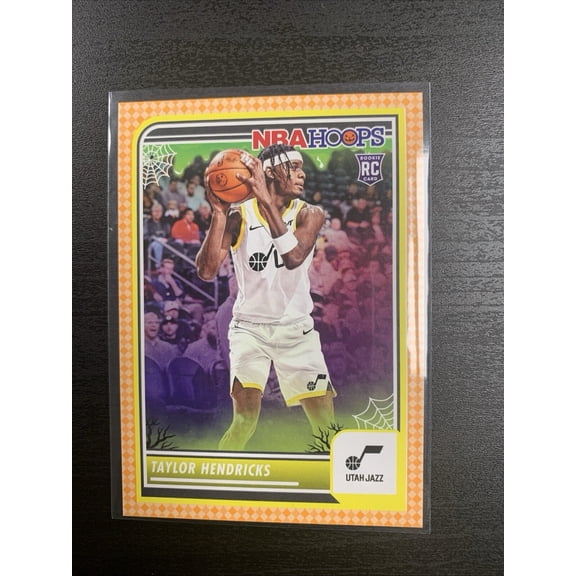 2023-24 Panini Haunted Hoops Taylor Hendricks #222 Orange Parallel/Variety Rookie Base Set