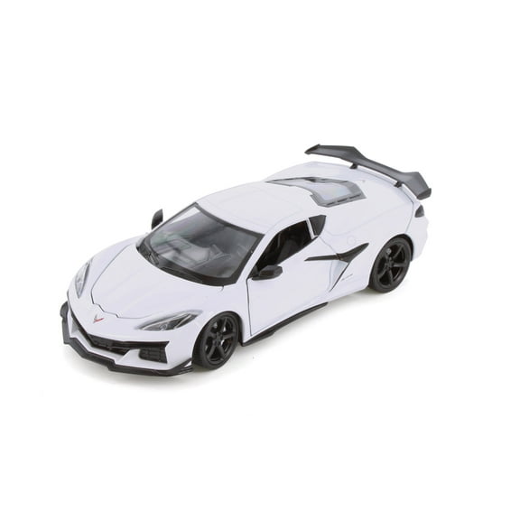 2023 Chevy Corvette Z06 Hardtop Sports Car, White - Welly 24120/4D - 1/24 Scale Diecast Model Car