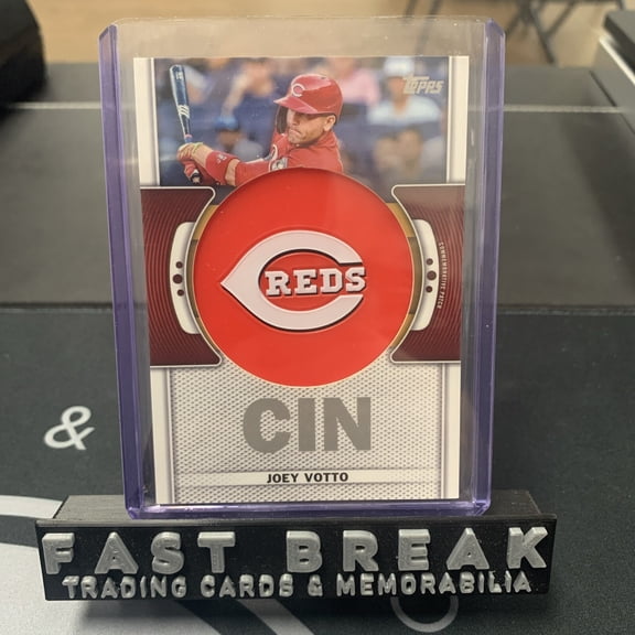 Near Mint 2023 Topps Commemorative Team Logo Patch Memorabilia Insert Baseball Card TLP-JV Joey Votto Reds