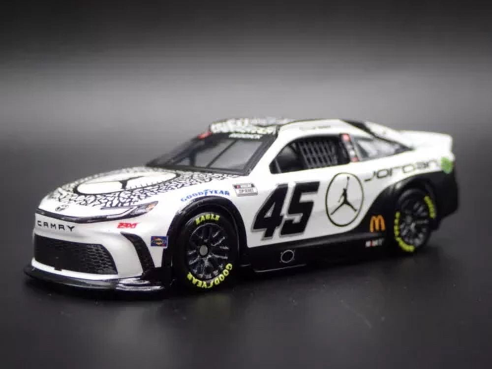 Nascar 1/24 L.R. - Tyler Reddick#45 toyota camry Money Lion