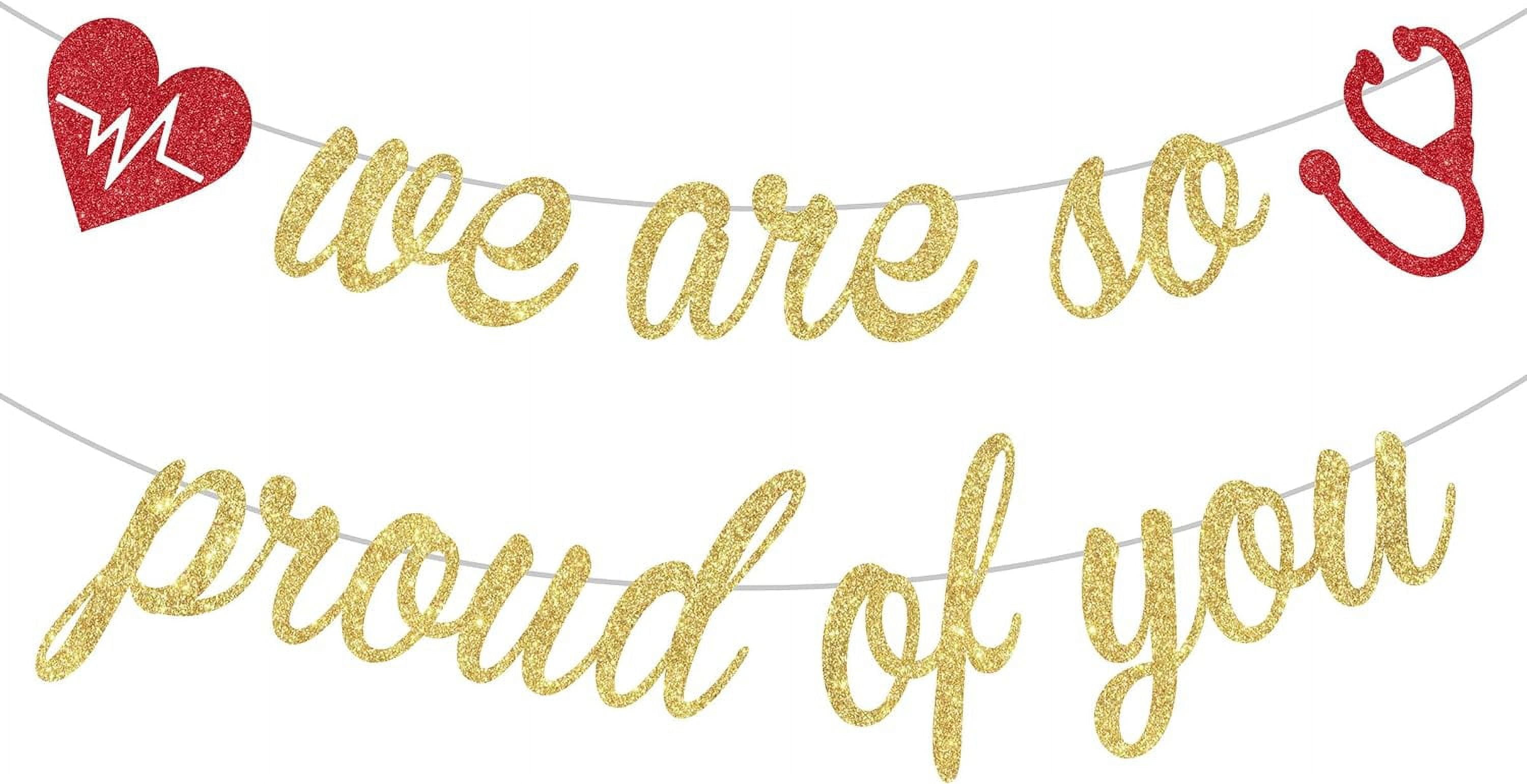 Abschlussfeier Hintergrund "We Are So Proud Of You" – 1,8x1,2 M, Polyester – Mit Schnur, Für Fotos & Deko