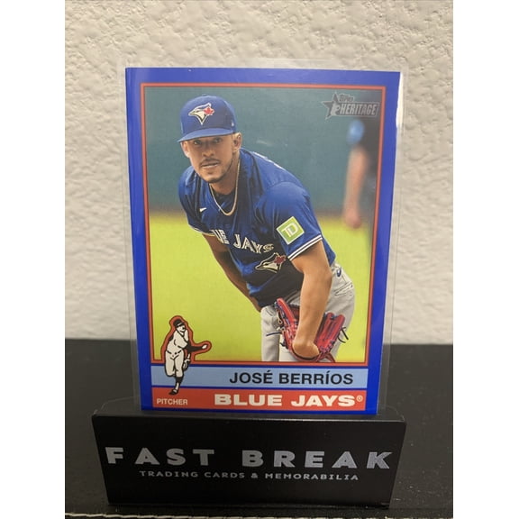 2025 Topps Heritage Jose Berrios Jos Berros #38 Blue Border Parallel/Variety