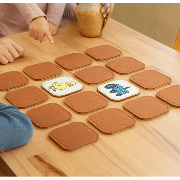 Montessori Farm Animals Felt Matching Game for Toddlers 1-3, 16-Piece Educational Memory Game Board Set, Hands-On Learning Toy for Pattern Recognition and Memory Skills