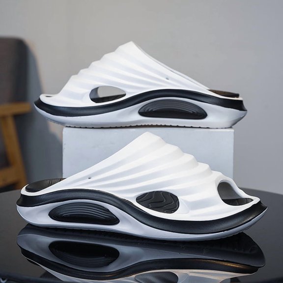 2026 Trendy Summer Outdoor Lightweight Thick Sole Men's Slippers