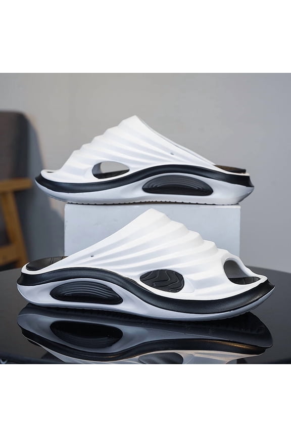 2026 Trendy Summer Outdoor Lightweight Thick Sole Men's Slippers