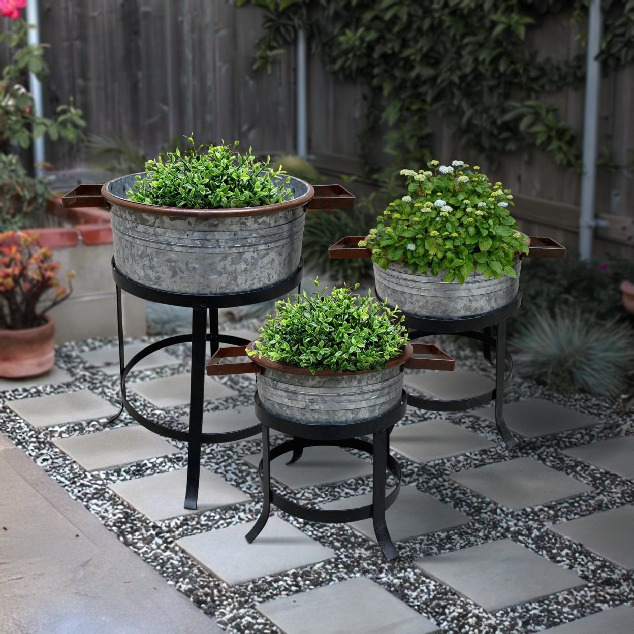 Saltoro Sherpi 3 Piece Metal Planter Set, 16-21 Inch