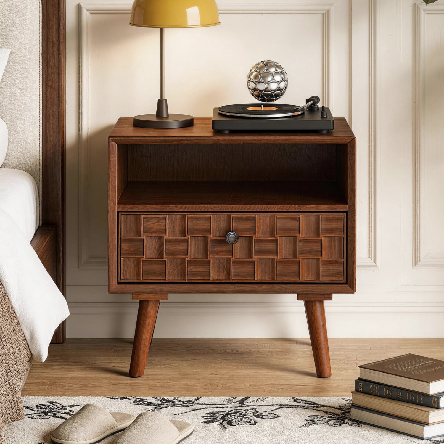 22" Mid Century Modern Nightstand with Drawer and Open Shelf, Wood Bedside Table with Carved Geometric Front, Solid Wood Legs, Small End Table for Bedroom Living Room, Light Walnut