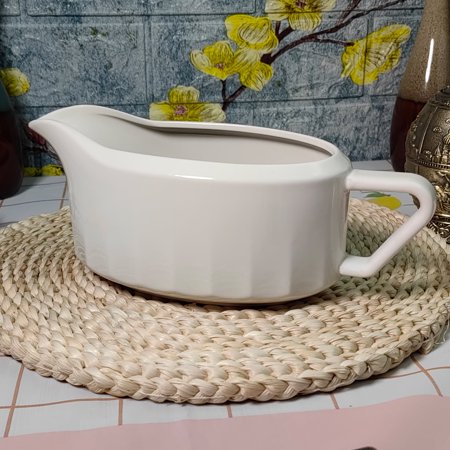 24 Oz Capacity Gravy Boat, Premium White Ceramic, Modern Design with Ergonomic Handle, Drip-Free Pouring Spout, Dishwasher Safe