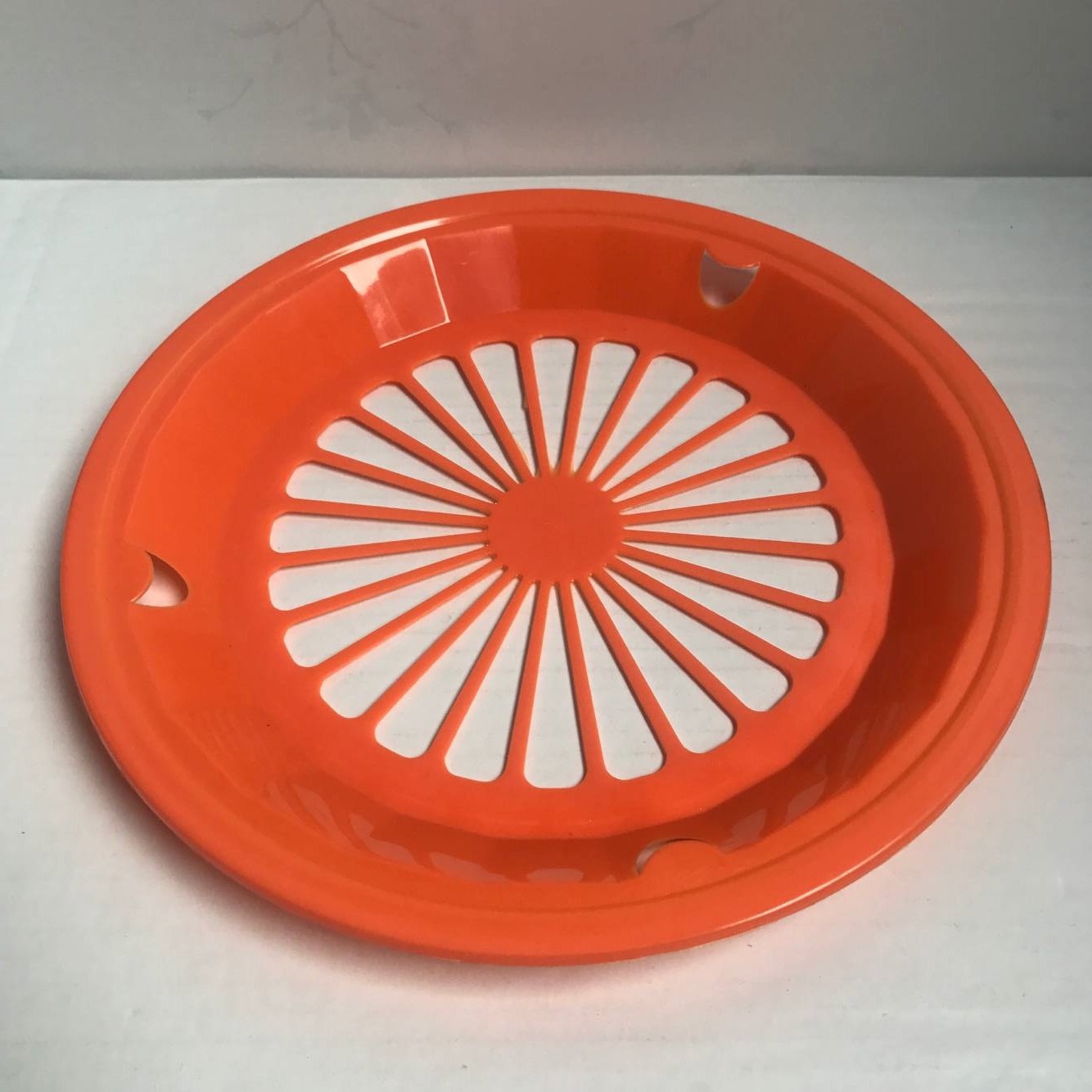 24Pack 10Inch Reusable Plastic Paper Plate Holders Sturdy, SpillProof, Dishwasher Safe