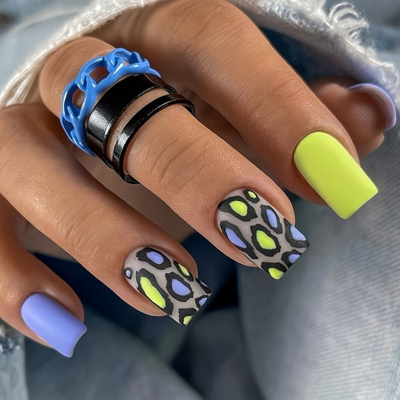 24-Piece Matte Square Press-On Nails Set with Unique Dot Pattern for Effortless Style