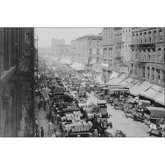 24"x36" Gallery Poster, Looking west on South Water Street, Chicago 1915