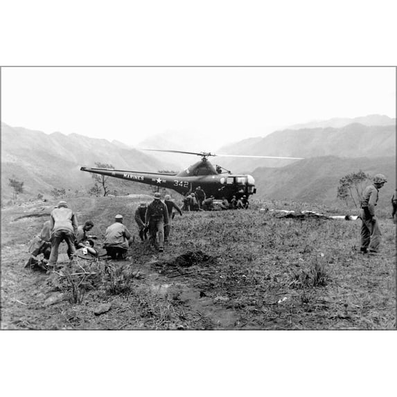 24"x36" Gallery Poster, Marines evacuated via Sikorsky HO3S helicopter 1951 korean war
