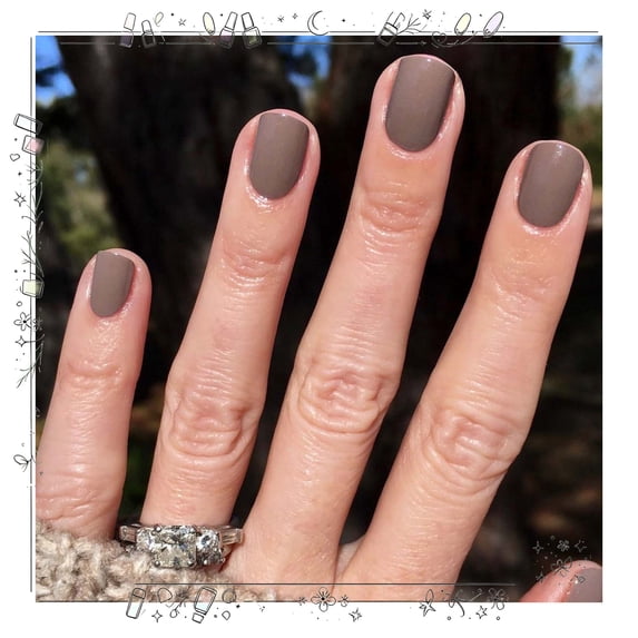 24PCS Gray Nude French Classic Glue on Nails Set for Women Girl,Short Square Fake Nails Acrylic Shine Glossy Stick on Nails for Office Daily Wedding,Full Nail Wrap Gift for Valentine Holiday