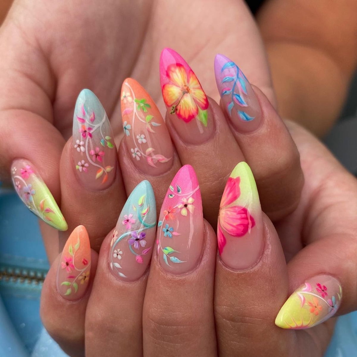 24Pcs Peach Blossom Press on Nails Cat's Eye Nude Glitter False Nail for Women&Girl Spring and Summer Detachable Wearable Nail