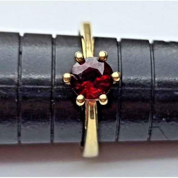 2Ct Round Cut Simulated Red Garnet Women's Wedding Ring 14K Yellow Gold Plated