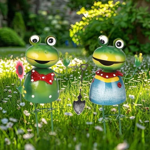 2 Pcs 3D Metal Frog Statue, Outdoor Frog Figurine, Cute Garden Sculptures Holding Flower/Shovel, 3.9 x 7.5 in Sturdy Iron Yard Art Garden Decor for Lawn Patio Decor, Gift for Gardener