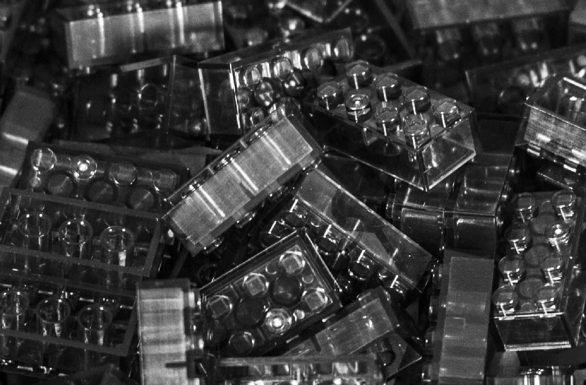 2X4 Bricks Translucent Black 100 Pack