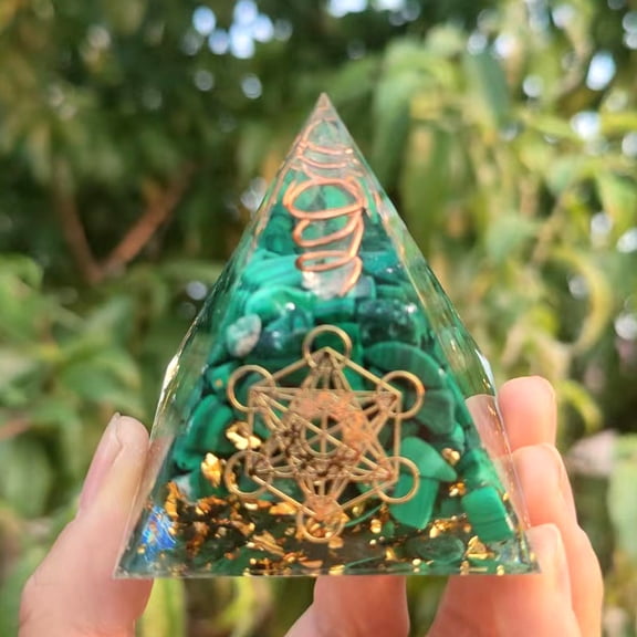 2pc Orgonite Pyramid Resin Energy Generators Reiki Malachite Chips Inside for Home Office Desk Decoration Star of David 50x50x50mm