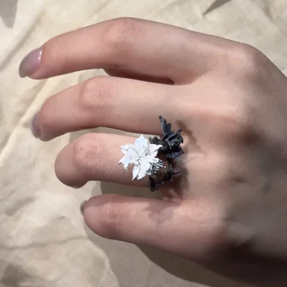 2pcs Elegant Boho Mandala Flower Ring, Black & White 3D Irregular Twisted Interlocking Design, Alloy, Versatile for Daily Wear & Parties, Unique Gift for Girlfriend