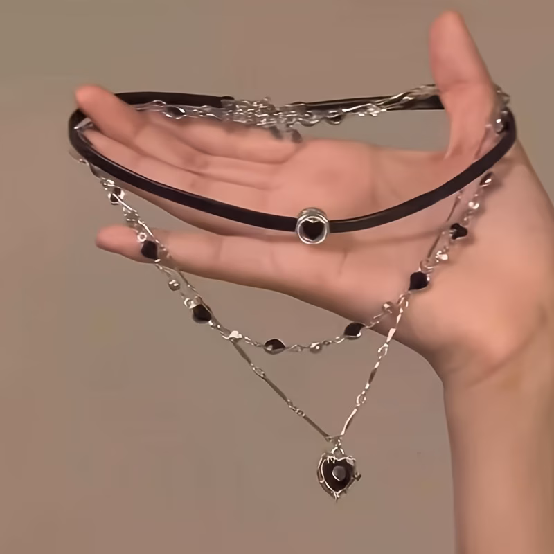 2pcs Women Black Heart Pendant Necklace Set Lightweight Layered Choker High-End Versatile Sweet Cool Star Leather Collar Niche Jewelry