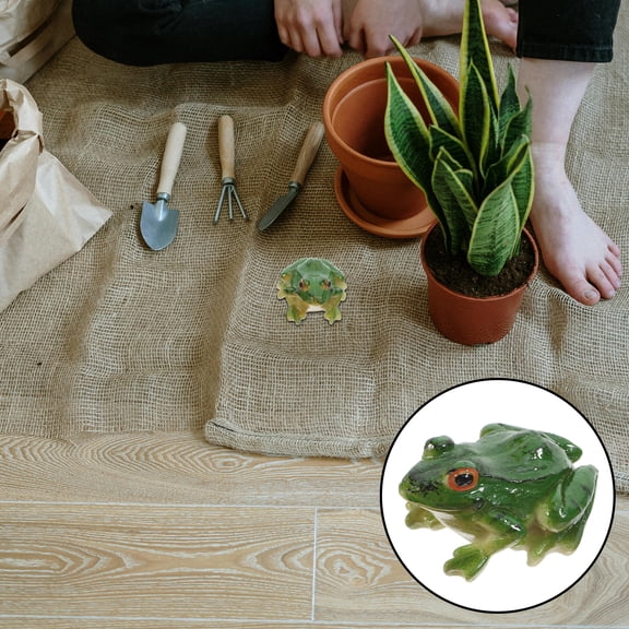 SEWCHICS 2pcs Adorable Lifelike Frog Figurines for Desktop and Garden Decor 2.62.21.5in