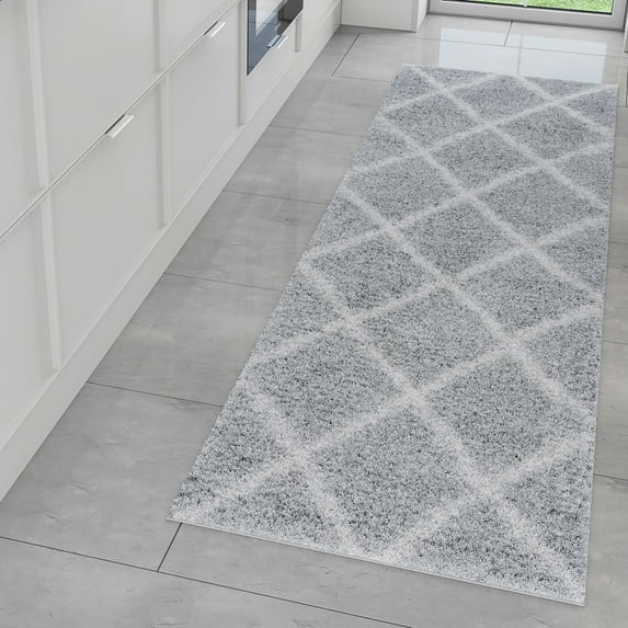 Bliss Rugs Transitional Diamond 2'3'' x 7'3'' Silver and White Polypropylene Indoor Runner Rug, 2'3'' x 7'3''