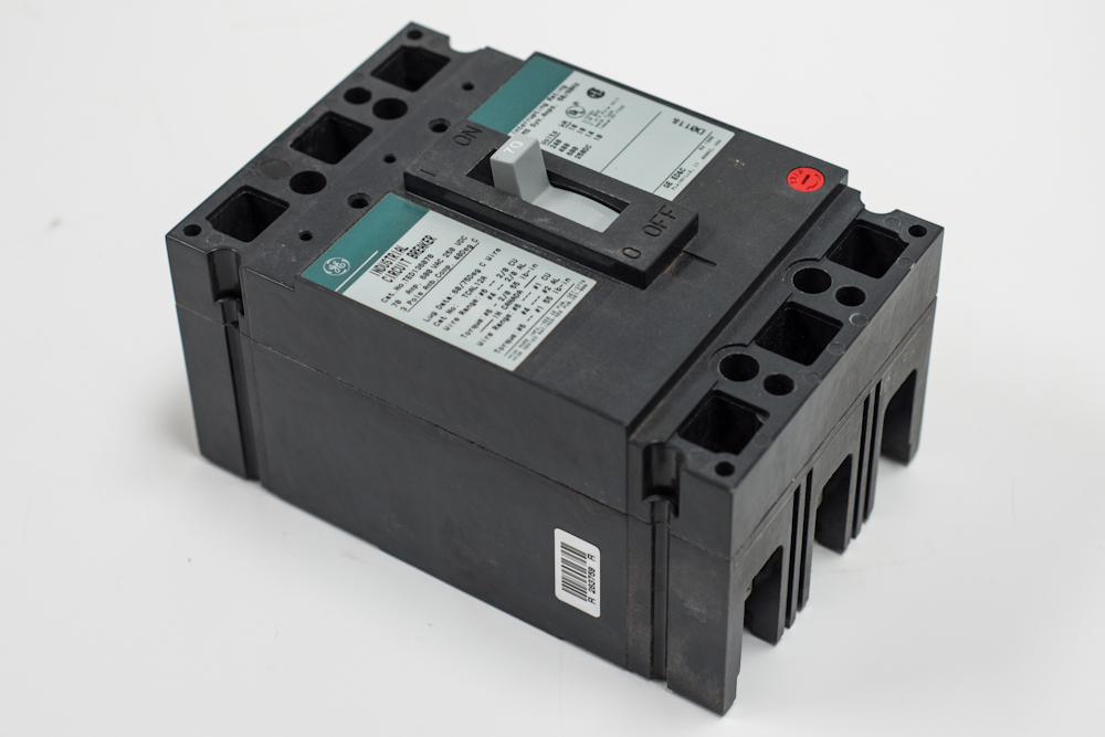 General Electric GETED134020WL GE TED134020WL 3P-480V-20A CB, Black