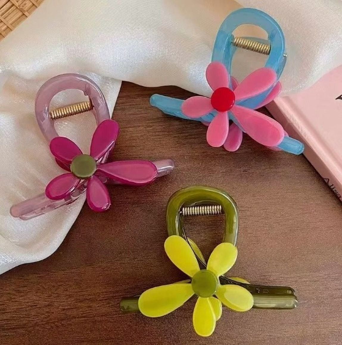 3-Pack Medium Sunflower-Shaped Shark Clips for Thick Hair - Elegant and Versatile Hair Accessories