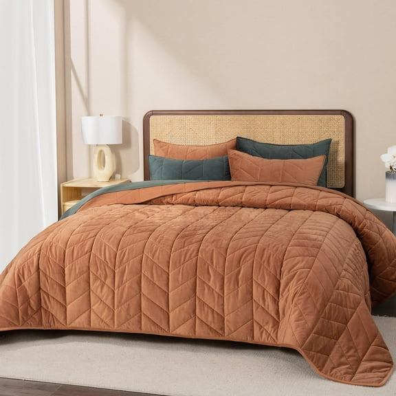 3 Pieces Luxurious Velvet King Quilts, Ultra Soft Lightweight Velvet Comforter Set, Matelasse Oversized Bedspread Coverlet for All Season with 2 Shams, Burnt Orange, 108"x96"