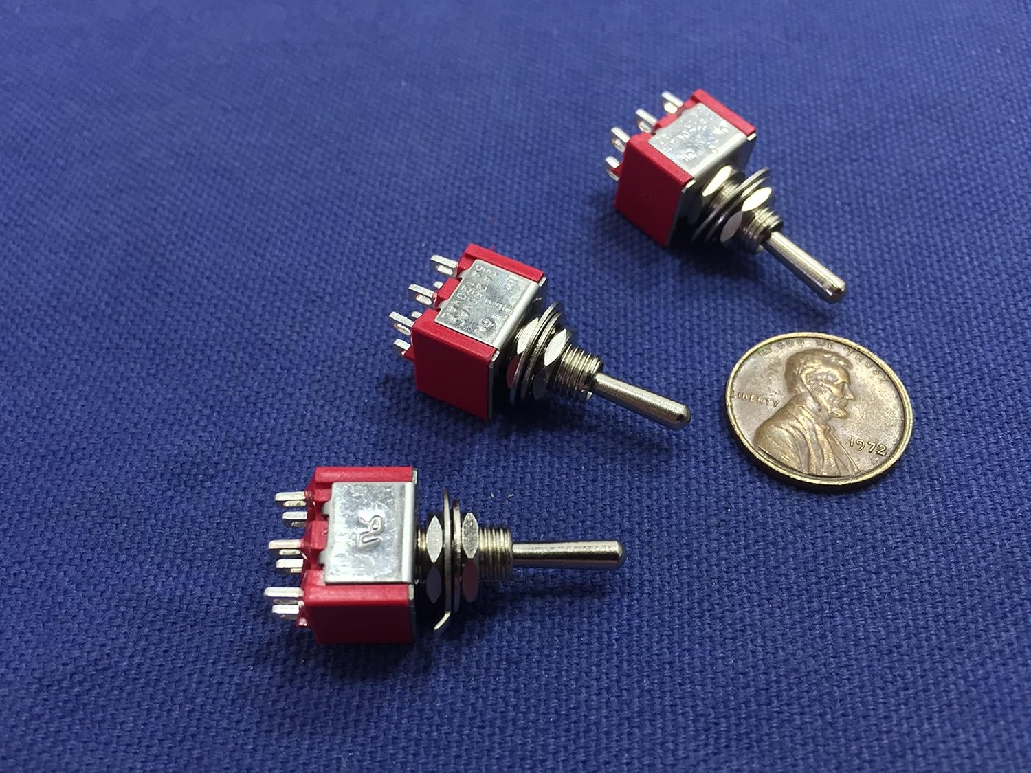 3 Pieces Momentary Mini Toggle Switch (On)off(on) 6 Pin 12vdc Dpdt 1/4 A5