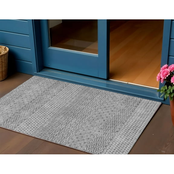 HomeRoots 612262 3 x 5 ft. Gray & Silver Chevron Washable Indoor & Outdoor Rectangle Area Rug