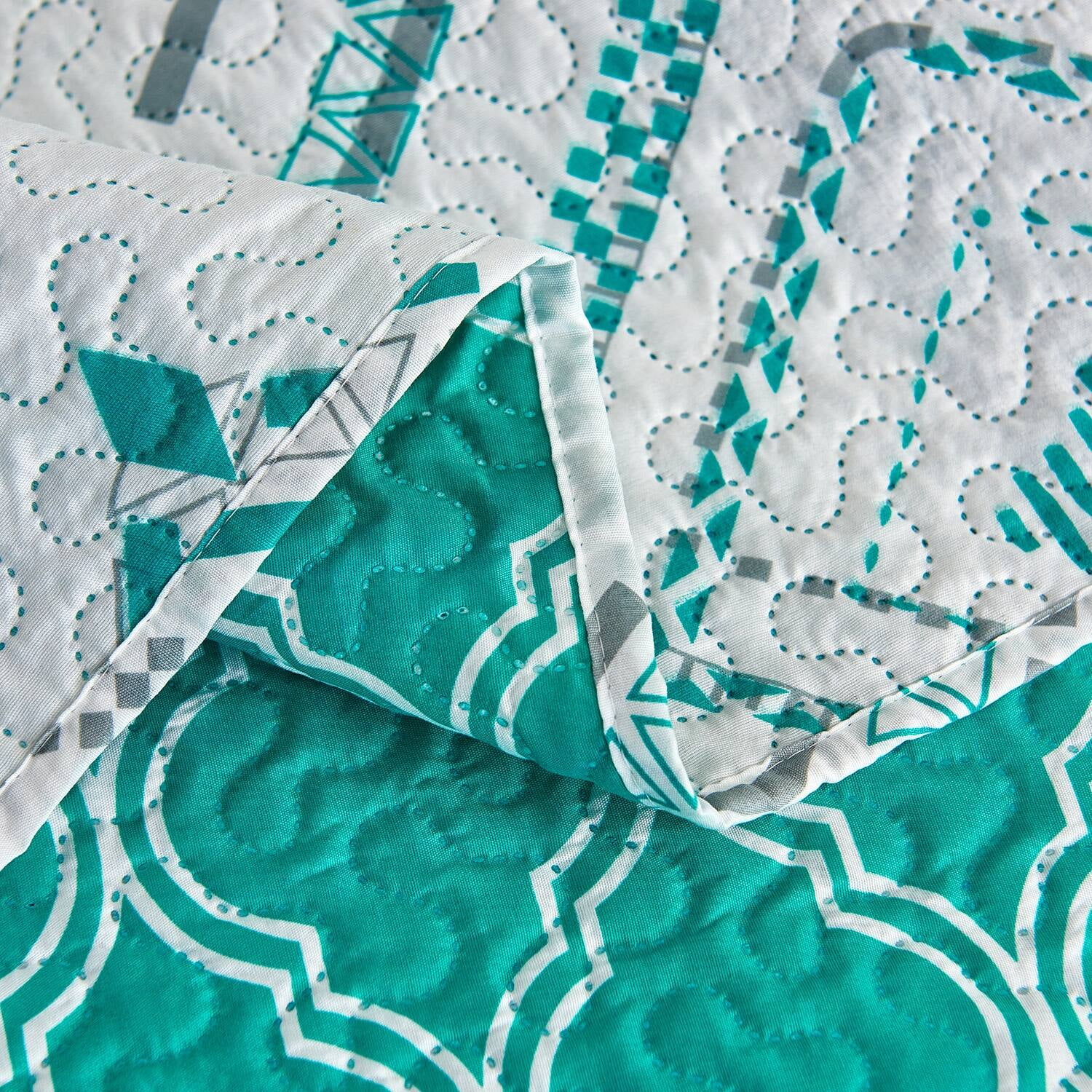 King Size Geometric Reversible Cotton Quilt Set