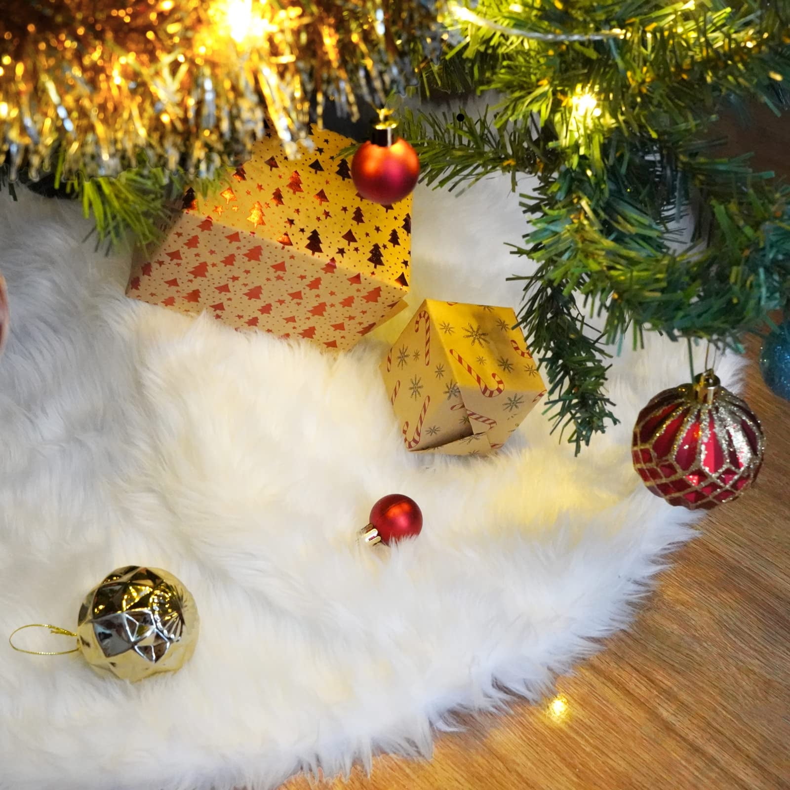 30 Inch Upgraded Faux Fur Christmas Tree Skirt Snowy White Plush Skirt