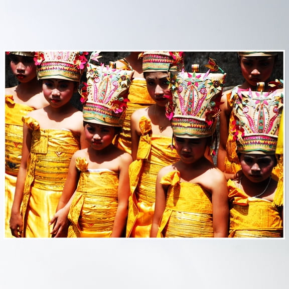 369 Prints Girls At Puri Agung Ceremony- No Framed, Vintage Wall Art, Trendy Retro Print, Room Decor, Wall Art UNFRAMED, 8x12