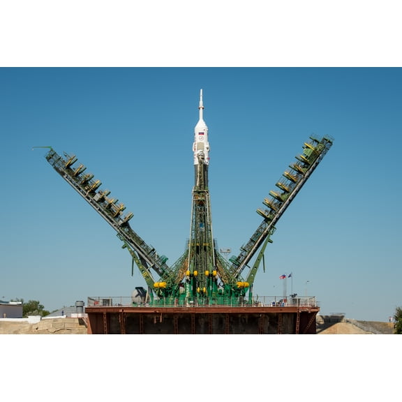 36x24in Soyuz TMA-09M spacecraft at the Baikonur Cosmodrome launch pad (4) 【Photo Paper】