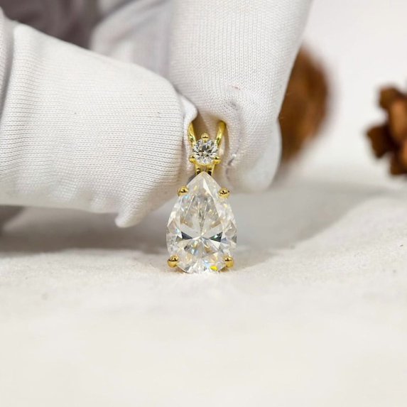 3Ct Pear Cut Lab Created Diamond Womens Necklace Pendant 14K Yellow Gold Plated