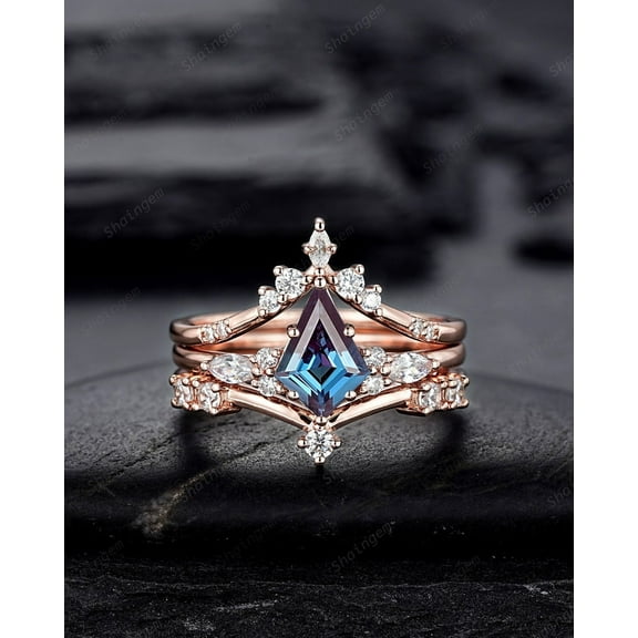 3PCS Kite Cut Alexandrite Engagement Ring Set, V Shape Rose Gold June Birthstone Promise Ring, Unique Curved Wedding Ring for Women