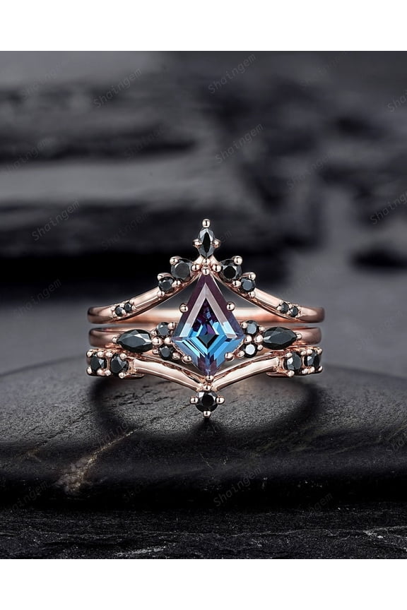 3PCS Vintage Kite Cut Alexandrite Engagement Ring Set, V Shape Rose Gold Black Moissanite Promise Ring, Bridal Set Wedding Ring Gift for her