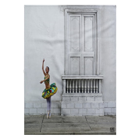 3dRose, Gina, a Colombian professional ballet dancer in Cartagena, 22x30 Bath Hand Pool Towel