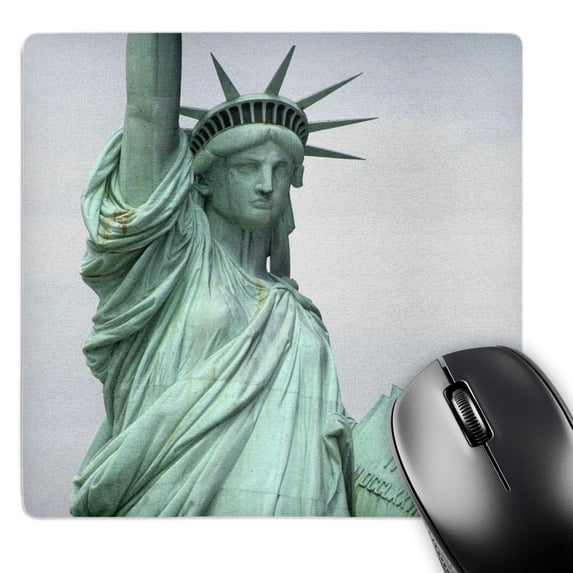 3dRose, The gracious Statue of Liberty overlooking her varied visitors, MousePad