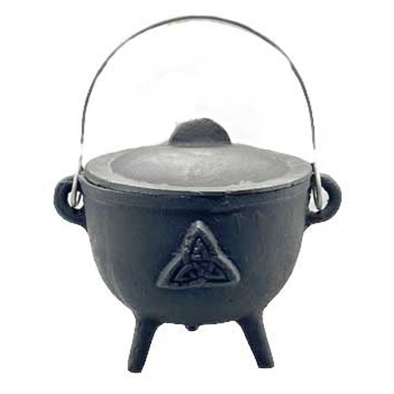 4.5" Triquetra cast iron cauldron w/ lid