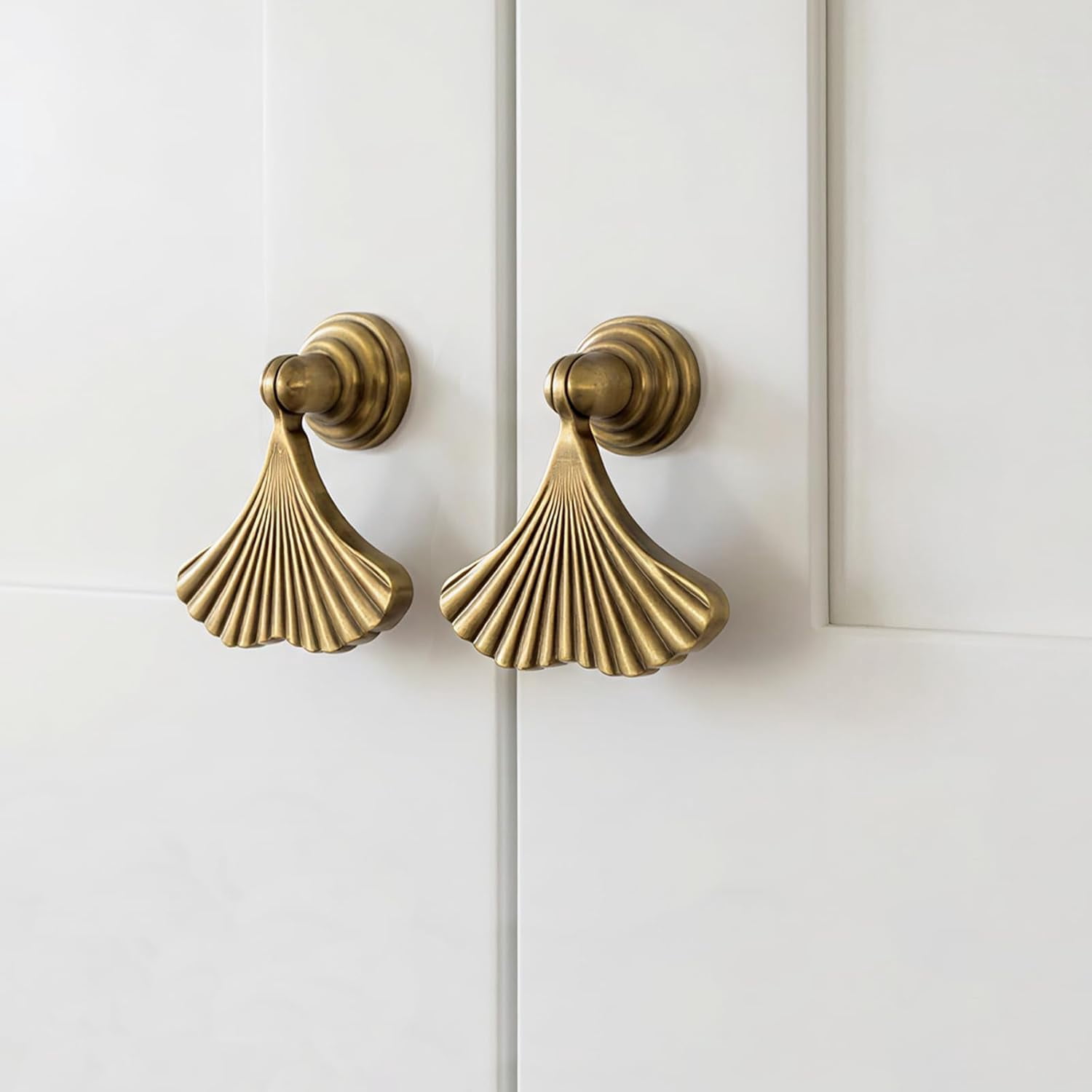 4 Pack Brass Cabinet Pulls, Vintage Fan Shape Decorative Drawer Handles, Solid Zinc Alloy knobs for Dresser, Wardrobe, Bathroom Vanity, Furniture Hardware Upgrade (4, Antique Brass, 1.57in)