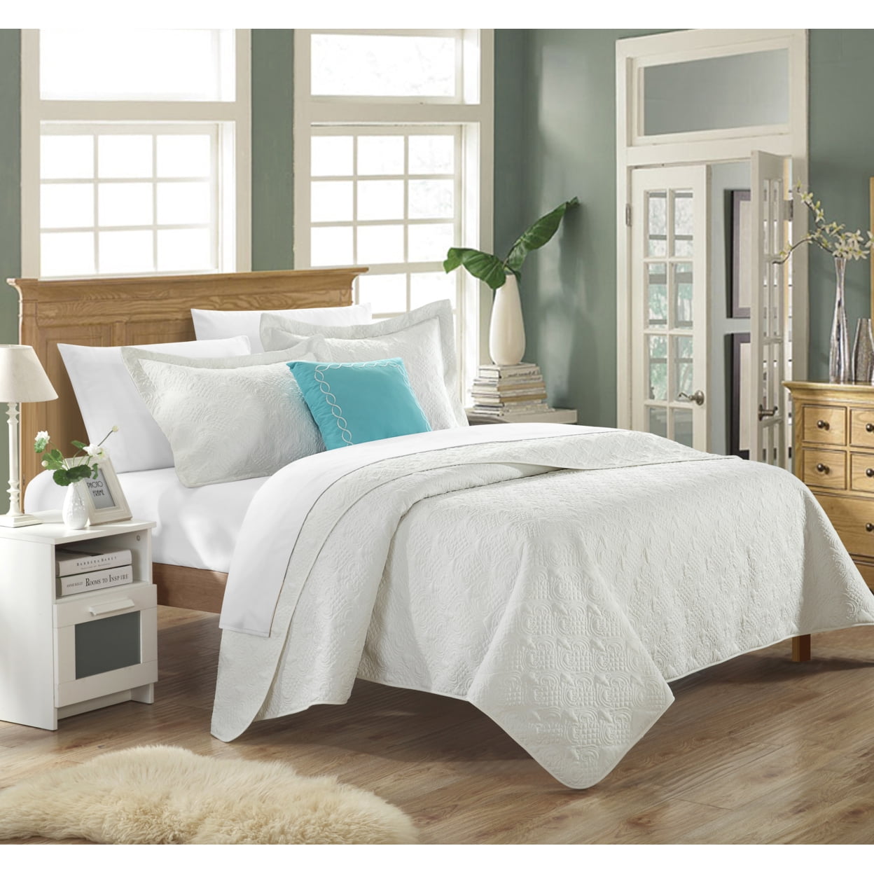 4 or 3 Piece Garibaldi Traditional Embroidery Quilt set with