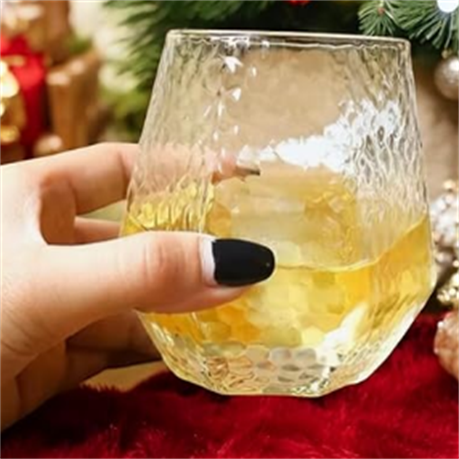 40 count Diamond Unbreakable Stemless Plastic Wine Champagne Whiskey Glasses Elegant Durable Disposable Indoor Outdoor Ideal for Home, Office, Bars, Wedding, 12 Ounce Cups (Hammered Clear)