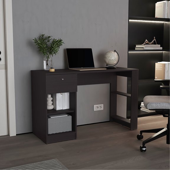 Freestanding Rectangular Desk with Durable Build / Stable Use in Office Environment