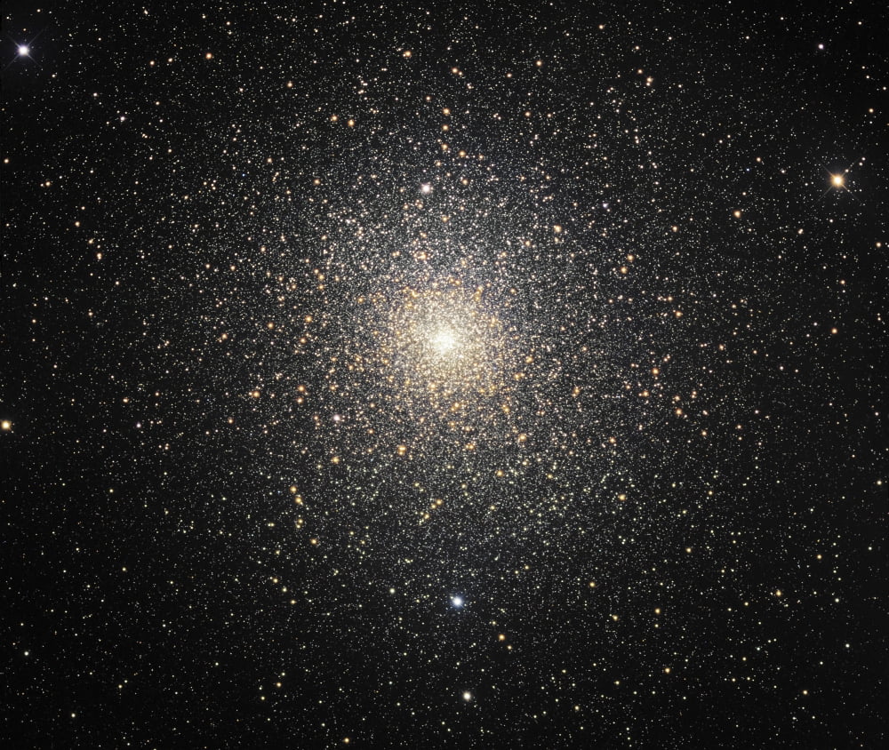 47 Tucanae (NGC104) Globular Cluster in Tucana Canvas Art - Robert GendlerStocktrek Images (31 x 26)